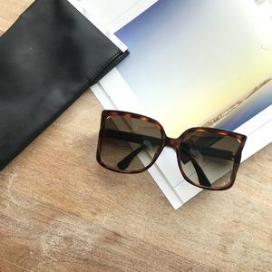 FENDI • Oversized Square Shades